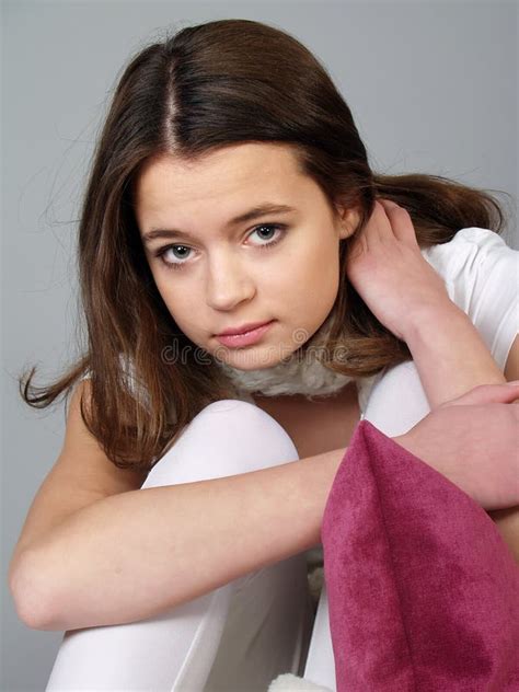 Belle Fille Triste De L Adolescent Photo Stock Image Du Beau Mains