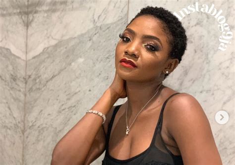 Simi Mal En Point La Chanteuse Nig Riane Sollicite L Aide De Ses Fans