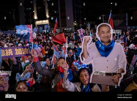 Supporters Holding Kmt President Candidate Hou Yu Ihs Banner Board Can