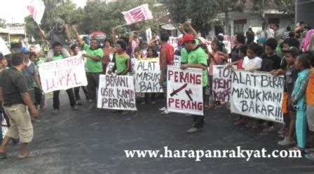 Blokir Jalan Warga Padaherang Tolak Pembangunan Pabrik Semen