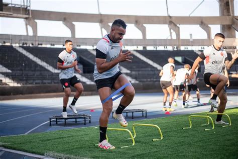 Vasco treinou no Nilton Santos visando clássico contra o Fluminense