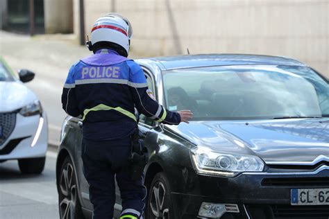 Info VA Nord un policier municipal tire sur un véhicule qui le