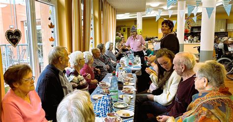 Dirndl Lederhosen und viel gute Laune Aktivitäten Domizil