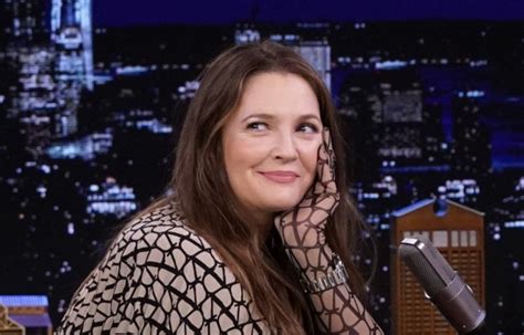 See Drew Barrymore Jump To Defend A Crying Fan