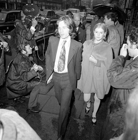 Jahre In Bildern Sex Drugs Und Rolling Stones N Tv De