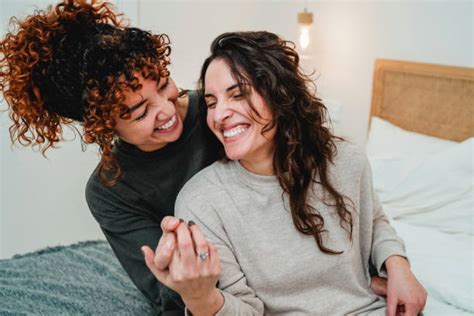 168 600 Fotos Bilder Und Lizenzfreie Bilder Zu Lesbians Istock