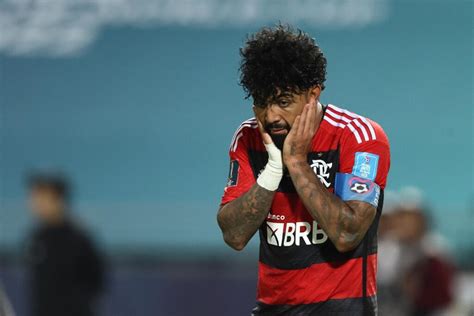 Gabigol toma decisão difícil sobre sua carreira logo após voltar a