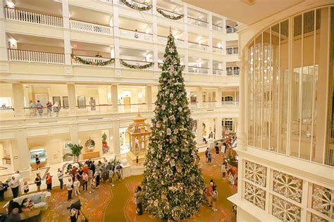 Disney's Grand Floridian at Christmas (Photos of the Lobby and Holiday ...