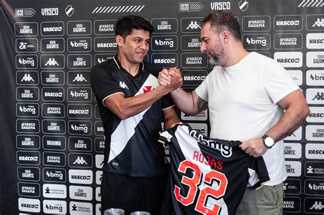 Robert Rojas se destaca em pré temporada e acirra disputa na zaga do Vasco