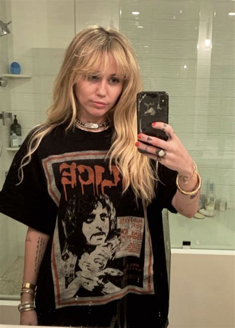 Miley Cyrus Causa Revuelo En Redes Sociales Se Convierte En Hannah