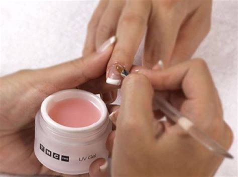 Nail art cómo es el kapping la técnica para recuperar tus uñas