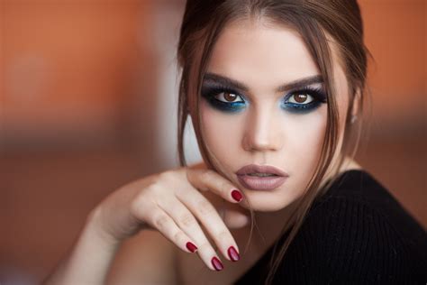 Wallpaper Women Model Face Makeup Painted Nails 2560x1707