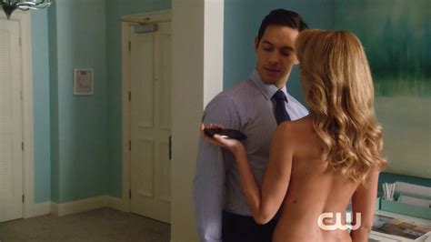 Yael Grobglas Desnuda En Jane The Virgin