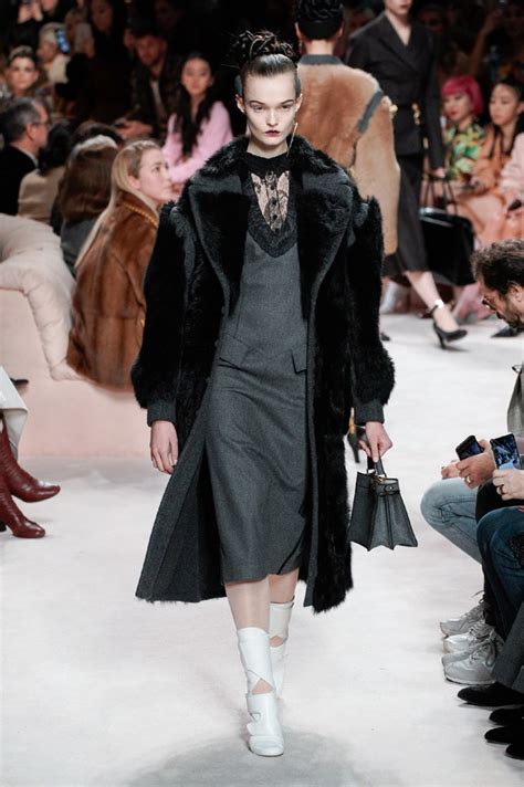 Semana De La Moda Mil N O I Desfile De Fendi Oto O Invierno