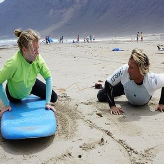 surf school in lanzarote: surfing courses and surf lessons