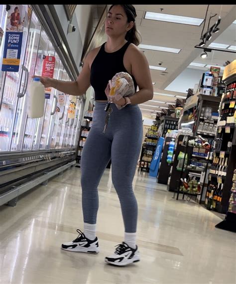 Gorgeous Tight Latina Milf OC Spandex Leggings Yoga Pants Forum