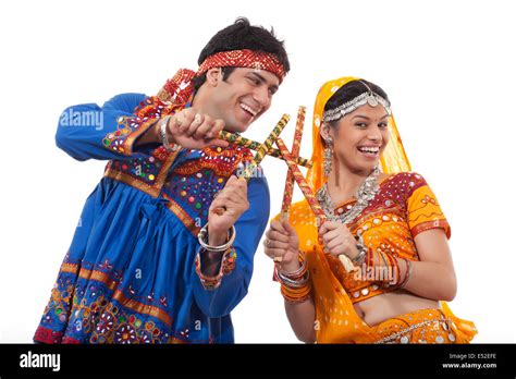 Performing Dandiya Raas Hi Res Stock Photography And Images Alamy