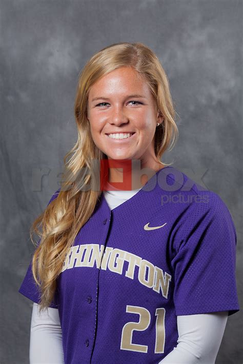 Uw Softball Team Photo Huskies Photo Store Red Box Pictures