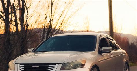 Silver Honda Accord EX Parked on a Country Road · Free Stock Photo