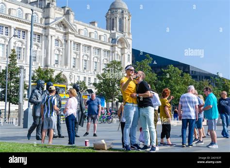 Uomini Gay Che Si Baciano Immagini E Fotografie Stock Ad Alta Risoluzione Alamy