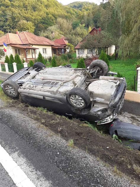 Graba C Tre Cimitir Accident Grav La Ciucea O Ma In S A R Sturnat N