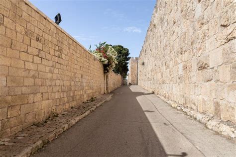 Rua Hativat Etsyoni No Bairro Arm Nio Perto Do Port O Zion Um Dos