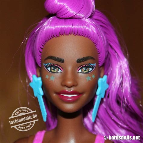 2022 Color Reveal Wave 11 Neon Tie Dye Barbie 1 HCC67 Fashiondollz Info