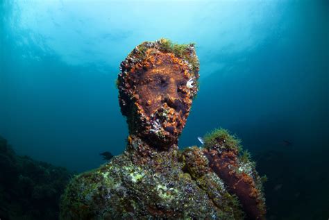 17 Strangest Things Found By Deep Sea Divers Sunken City Oceans Of