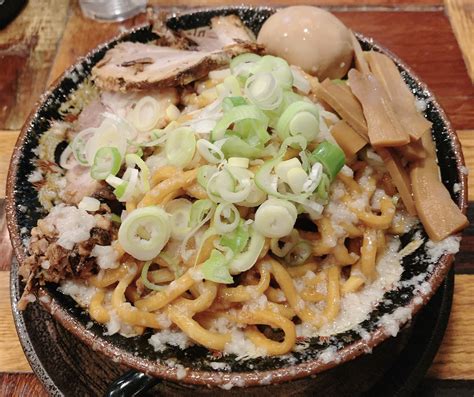 豚星。 元住吉 二郎インスパイア系最強といえばここ。 Ramen In Tokyo