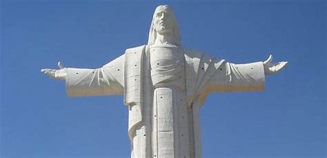 Cristo De Concordia Una De Las 10 Estatuas Impresionantes Erbol