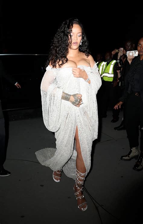 Rihanna Big Breasts Thong Cleavage Sexy Ass Guggenheim Nyc Hot Celebs Home