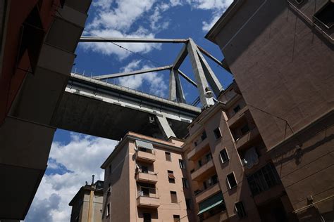 Il Crollo Del Ponte A Genova E Il Dramma Degli Sfollati Fateci