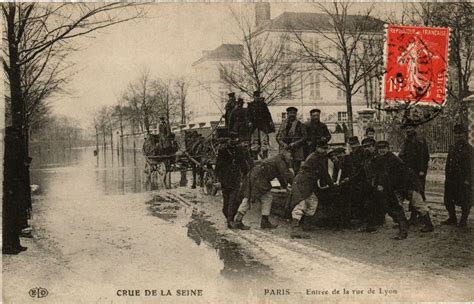 Paris Entrée de la rue de Lyon Inondations 1910 à Paris Cartorum