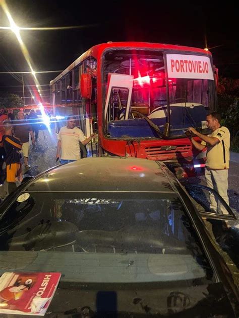 ManabÍ Muere En Choque Entre Un Auto Y Un Bus Infórmate Manabí