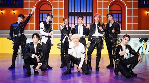 Nct Rompe Su Propio R Cord De Ventas Con Sticker