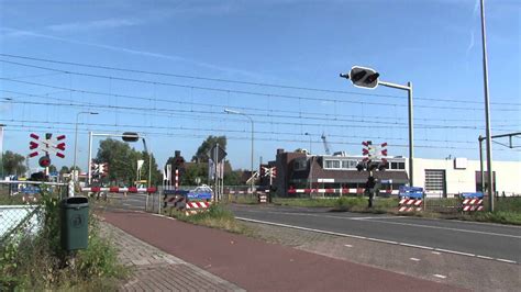 Dutch Railroad Crossing Spoorwegovergang Barneveld Noord Youtube