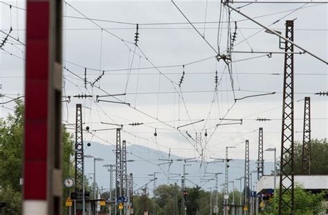 Zugausf Lle Oberleitung Kaputt Zwischen Stubben