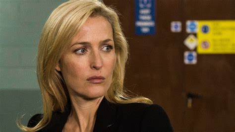 The Fall: Gillian Anderson Talks Season 2 and the Continuing Hunt for a ...