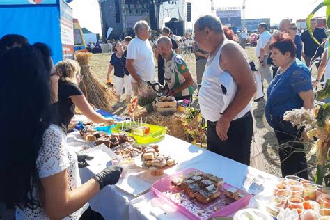 Dożynki Powiatowo Gminno Parafialne Zespół Szkół w Kowalu