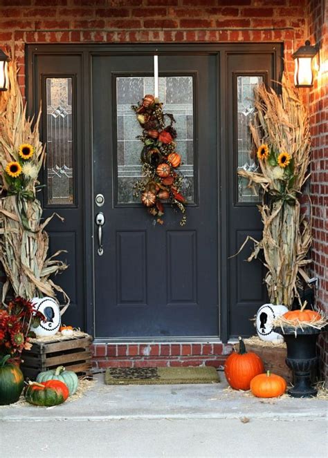 Beautiful Fall Decorations Made With Dried Corn And Corn Stalks