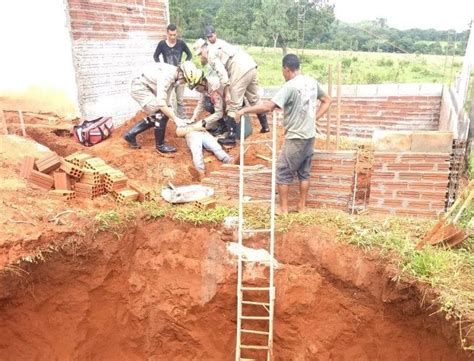 Homem fica ferido após ser soterrado enquanto trabalhava em obra GO 338