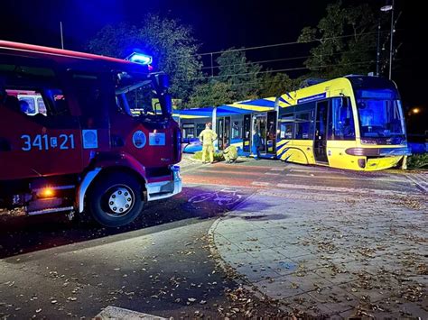 Tajemniczy wypadek na ul Bydgoskiej w Toruniu Auto zderzyło się z