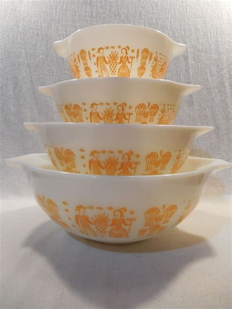 Vintage Pyrex Orange Yellow Amish Butterprint Cinderella Complete Bowl