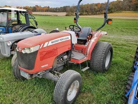 Massey Ferguson 1652 Online Auctions