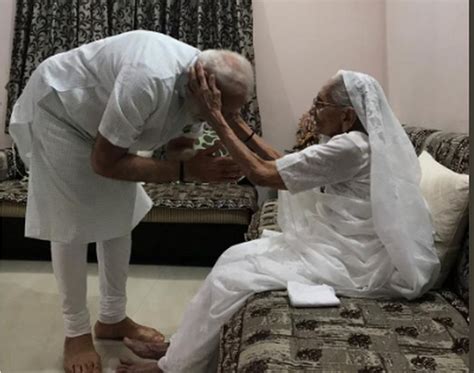 पीएम मोदी की मां हीराबा अहमदाबाद के अस्पताल में भर्ती Narendra Modi