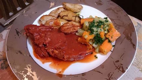 Das Perfekte Dinner Rezepte Kaninchen Stifado Mit Rosmarinkartoffeln