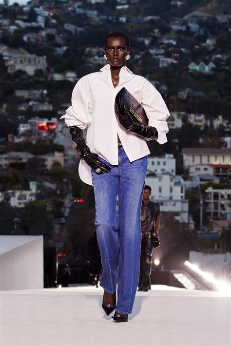 9 Fresh Ways To Wear A White Shirt According To The Catwalks British