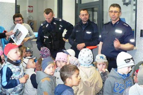 Przedszkolaki Odwiedzi Y Komisariat Policji W Stanis Awowie