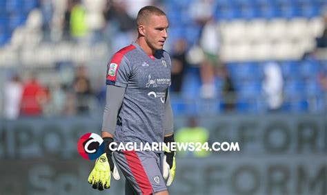 Cagliari Radunovic Ha Detto Si Il Portiere Ha Sposato La Compagna