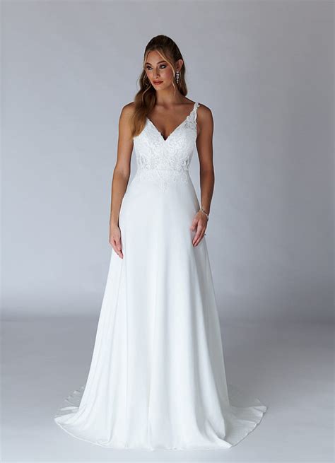 Diamond White Azazie Clementina Wedding Dress Wedding Dresses Azazie